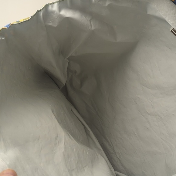 Tupperware insulated tote shopping bag with Velcro closure and crossbody strap - Picture 2 of 4